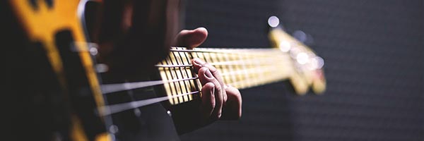 basgitaar muziekhandel klein